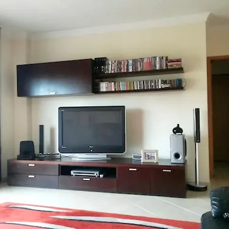 Apartment With 2 Bedrooms In With Wifi
